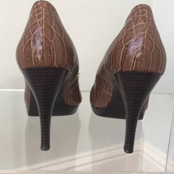 Alfani Leather Platform Heels w/ Crocodile Imprint - Picture 5 of 7